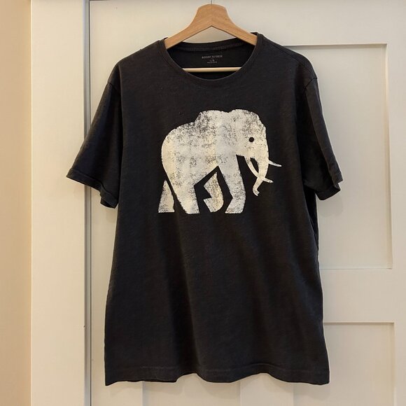 Banana Republic T-shirts - Size Large - Green, grey and blue - 3 shirts! - Picture 5 of 10